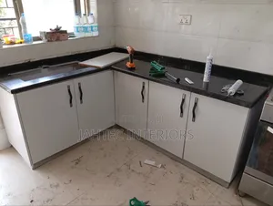 Kitchen Cabinets Fitting With Top Granite