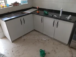 Kitchen Cabinets Fitting With Top Granite