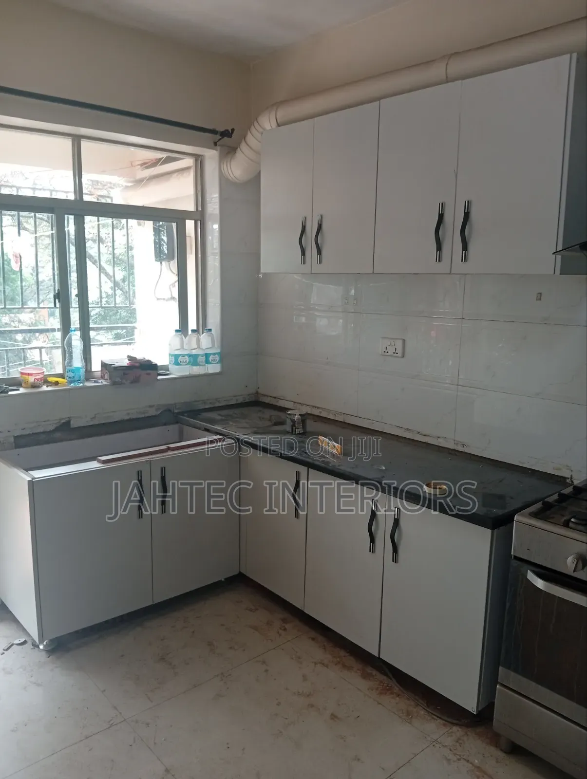 Kitchen Cabinets Fitting With Top Granite