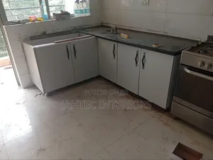 Kitchen Cabinets Fitting With Top Granite