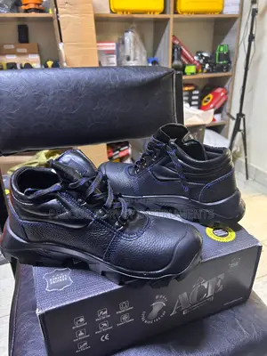 Heavy-duty Ace Mamba Safety Boots Available