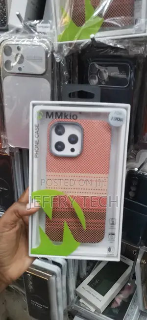 "15 Pro Max" Durable, Lightweight Blend of Tactile Carbon Fiber Case