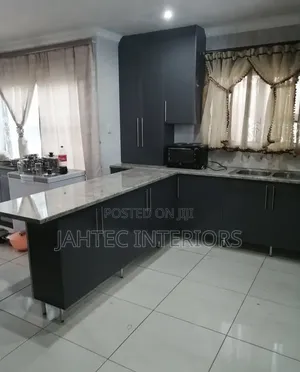 Modern Kitchen Cabinet Fitting