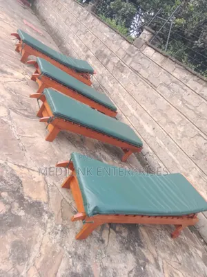 Wooden Upholstered Customized Sunbeds