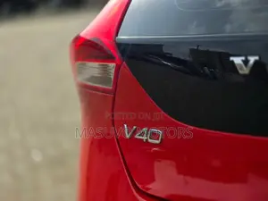 Volvo V40 2018 Red