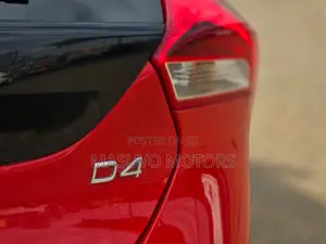 Volvo V40 2018 Red