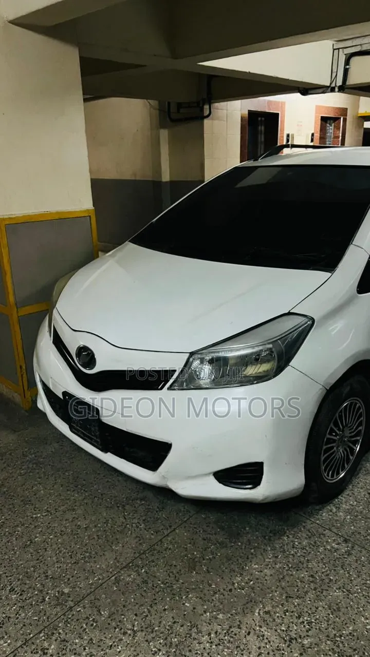 Toyota Vitz 2012 White