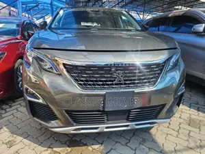 Peugeot 5008 2019 Green