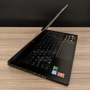 Laptop MSI Creator 17 B11UG-414 16GB Intel Core i7 SSD 512GB