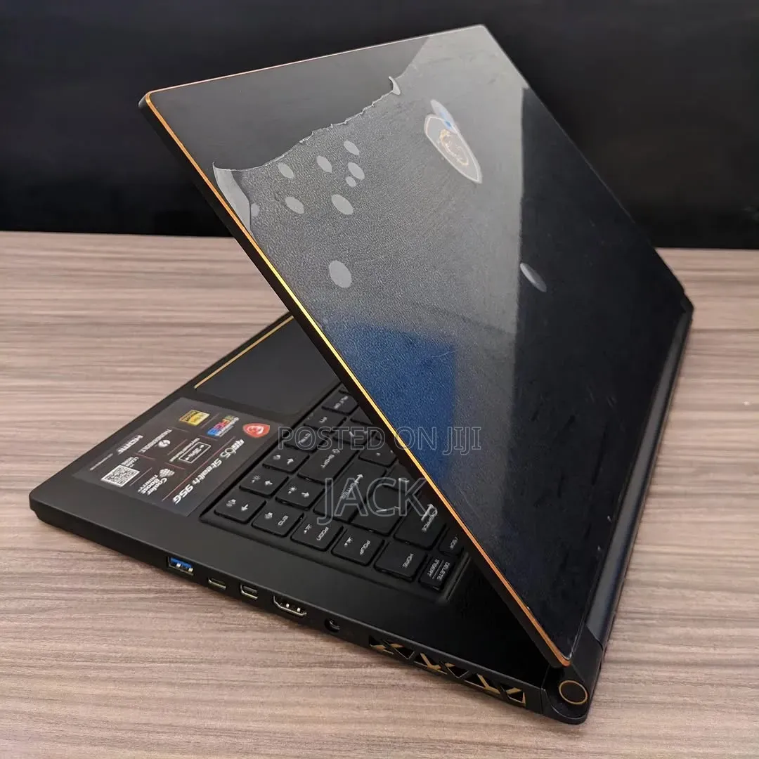 Laptop MSI Creator 17 B11UG-414 16GB Intel Core i7 SSD 512GB