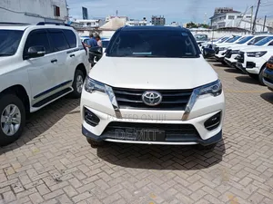 Toyota Fortuner 2.8 D AWD 2019 White