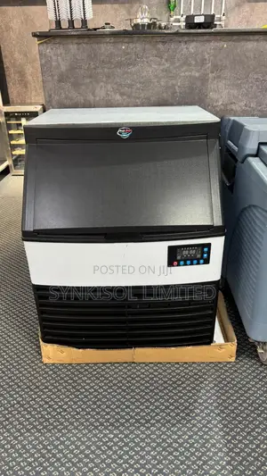 Freestanding Ice Cube Machine