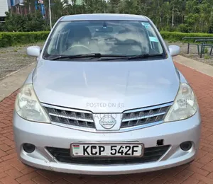 Nissan Tiida 2011 Silver