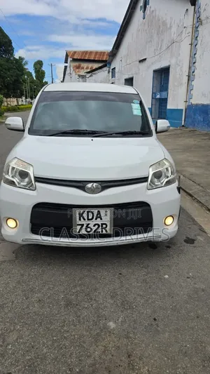 Toyota Sienta 2013 White