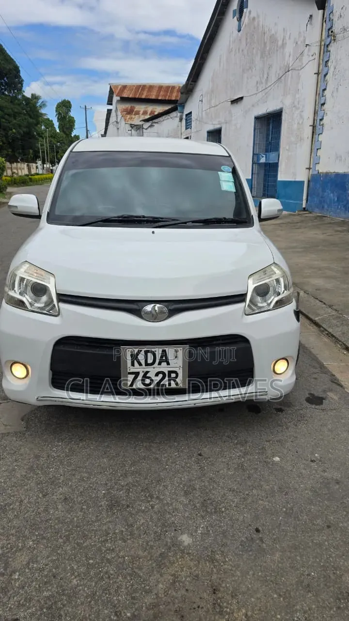 Toyota Sienta 2013 White