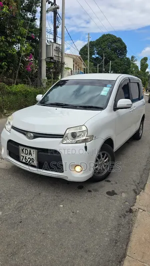 Toyota Sienta 2013 White