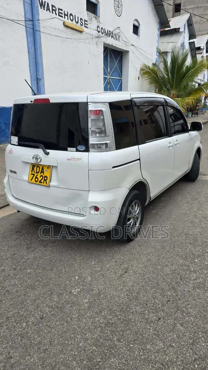 Toyota Sienta 2013 White