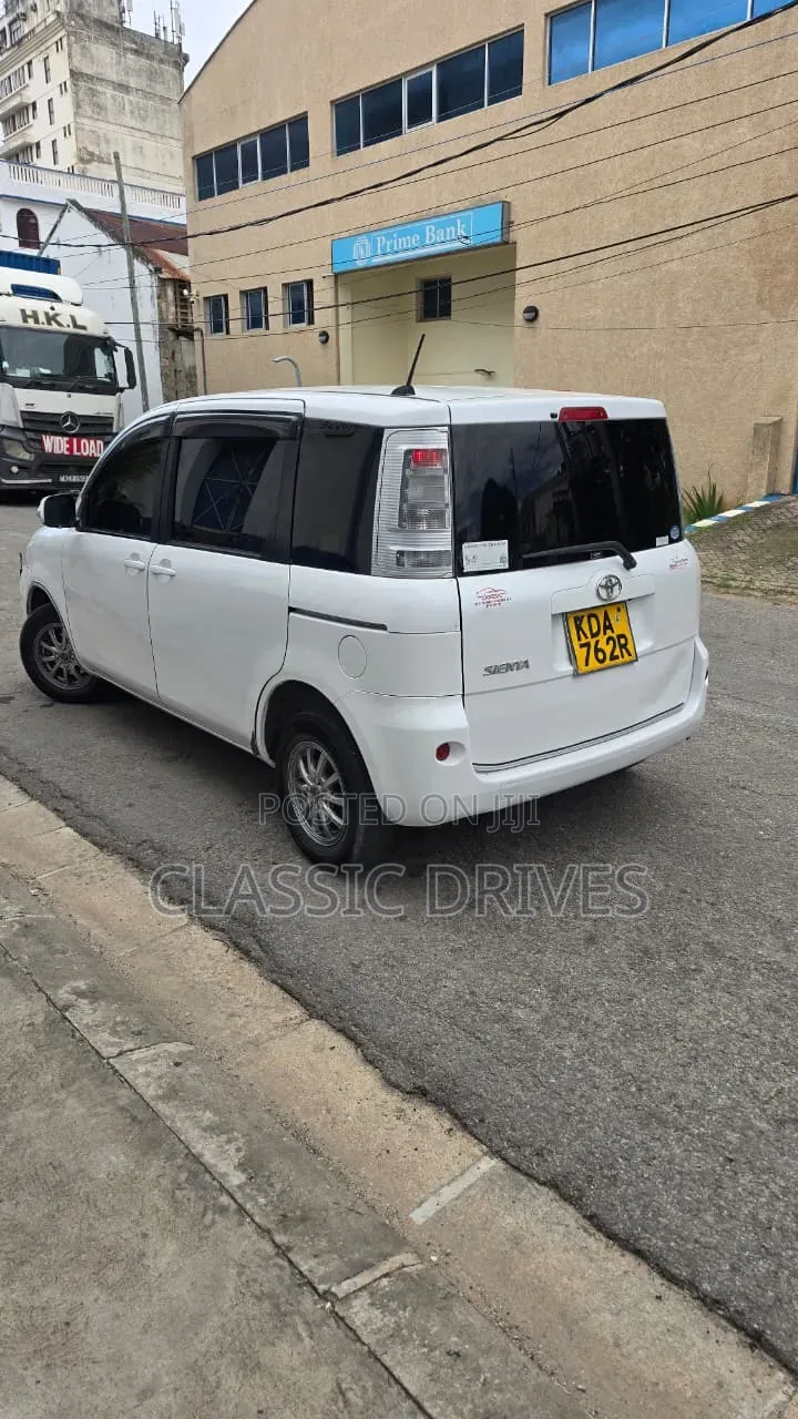 Toyota Sienta 2013 White