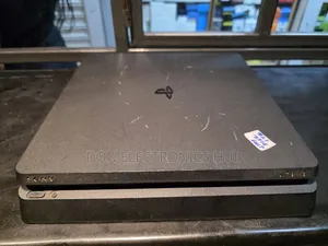 Playstation 4 Slim Version, Disk Version