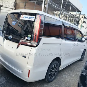 Toyota Esquire 2020 White