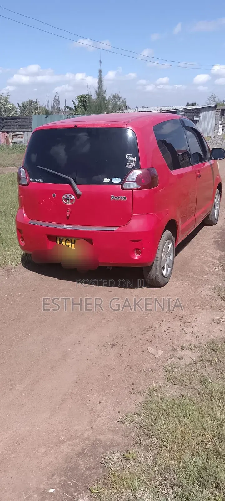 Toyota Porte 2009 Red