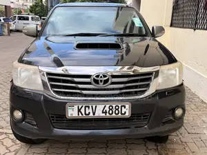 Toyota Hilux 2014 Black