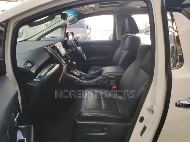 Toyota Alphard 2018 Off white