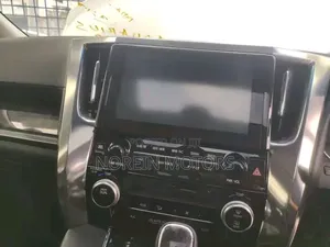 Toyota Alphard 2018 Off white