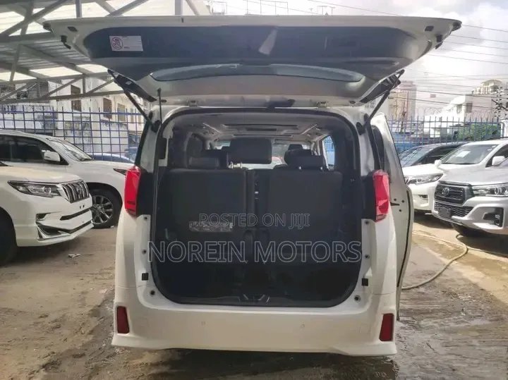 Toyota Alphard 2018 Off white