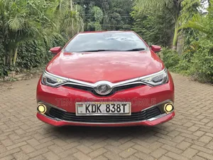Toyota Auris 2015 Red