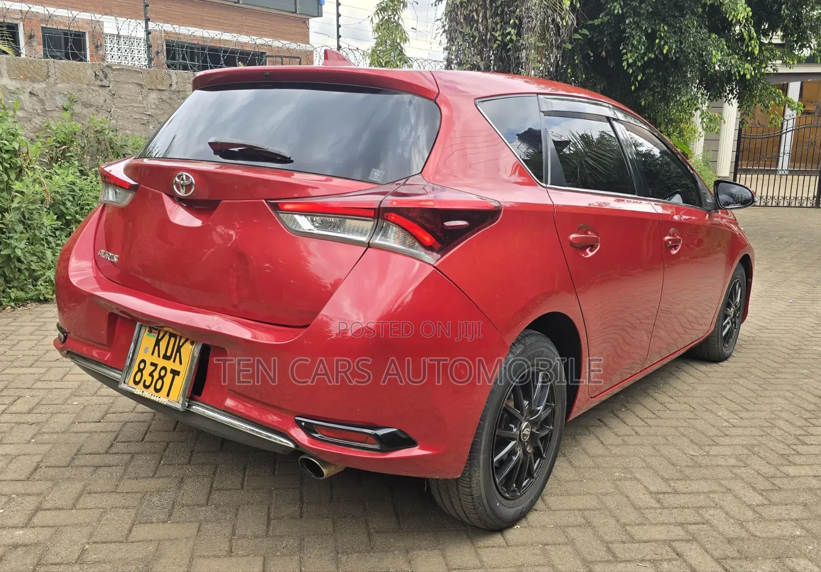 Toyota Auris 2015 Red