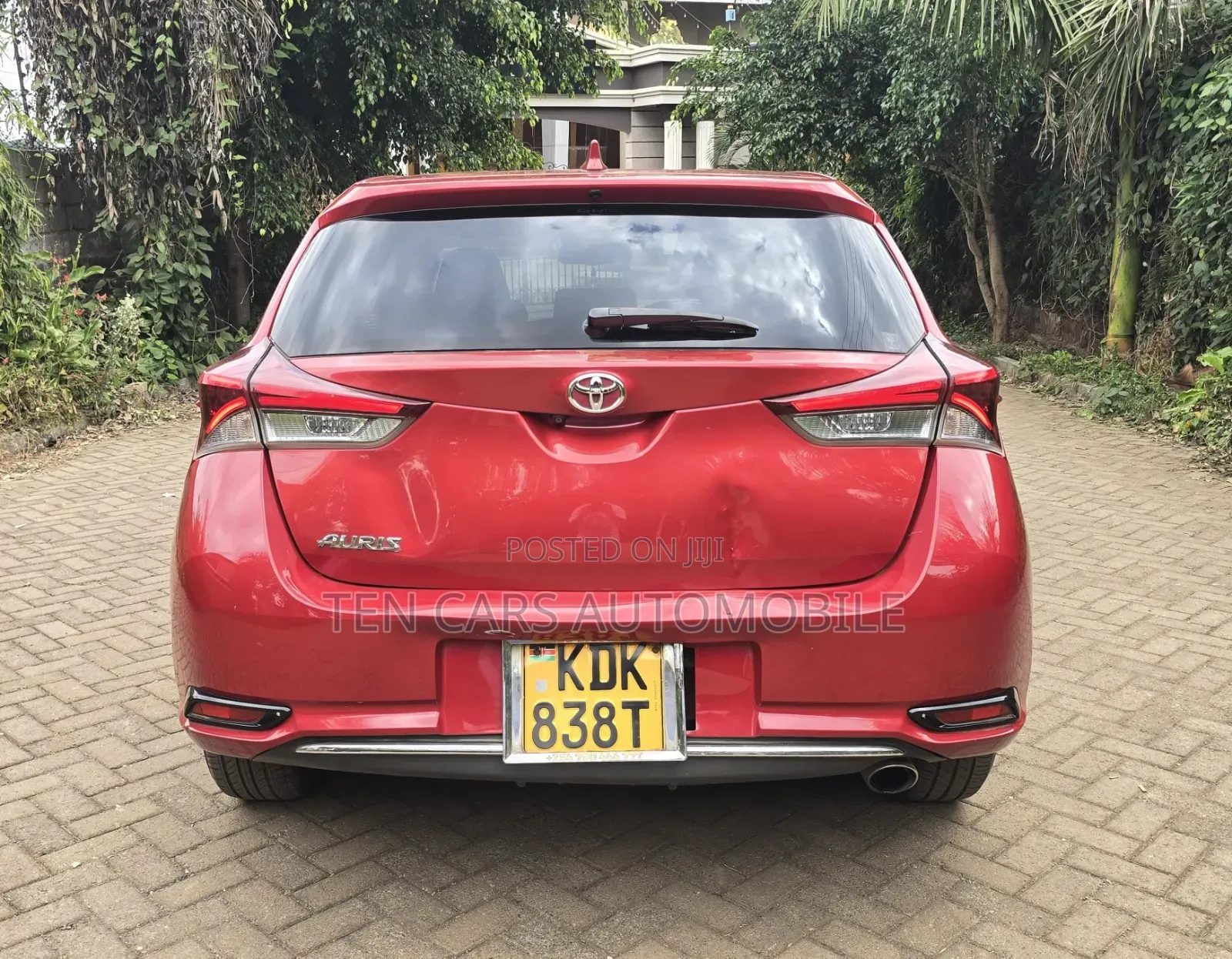 Toyota Auris 2015 Red