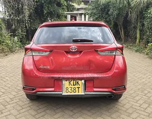 Toyota Auris 2015 Red
