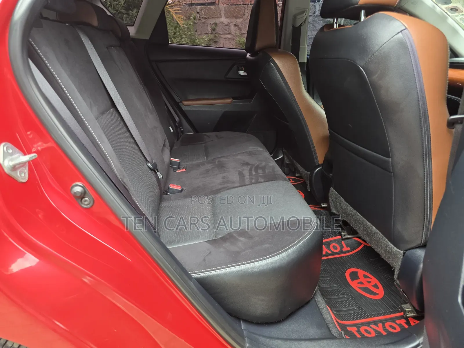 Toyota Auris 2015 Red