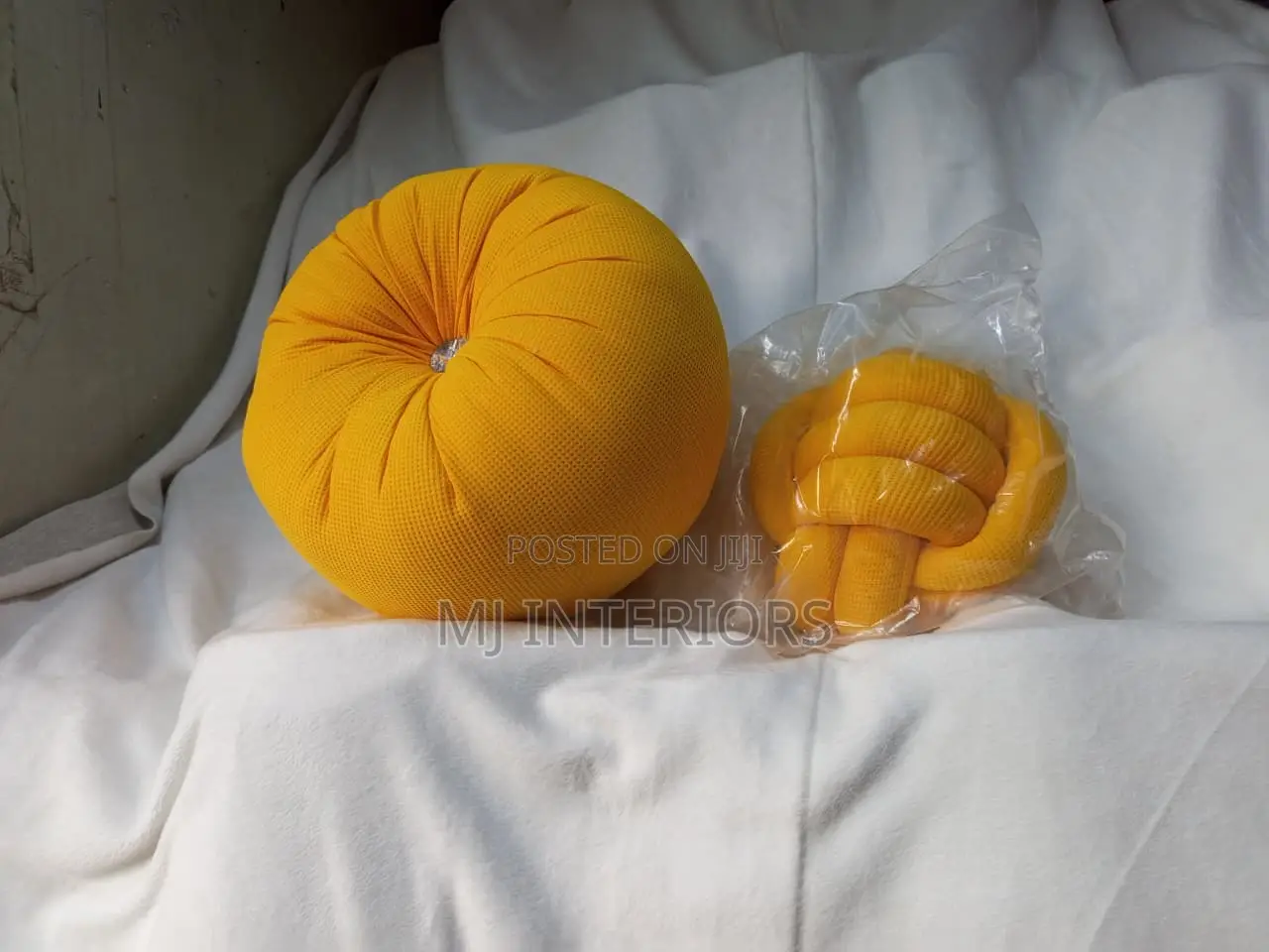Home Decor Throw Pillows for Sofas Beds and Lounges
