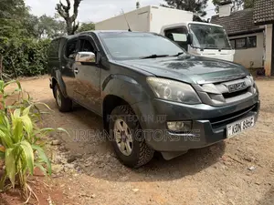Isuzu D-MAX 2015 Green