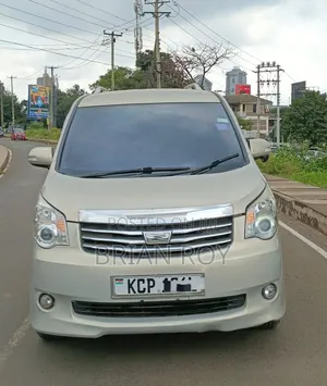 Toyota Noah 2011 Gold