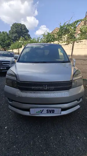 Toyota Voxy 2005 Silver