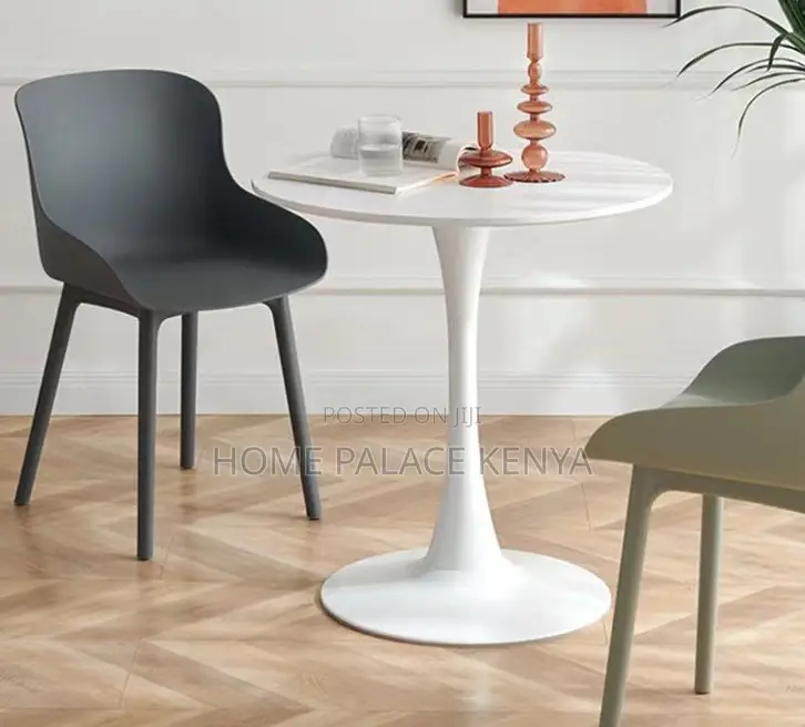 Round Table: Tulip Design Table With Sturdy Base