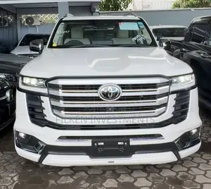 Toyota Land Cruiser LC300 2023 White