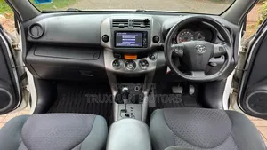 Toyota Vanguard 2012 White