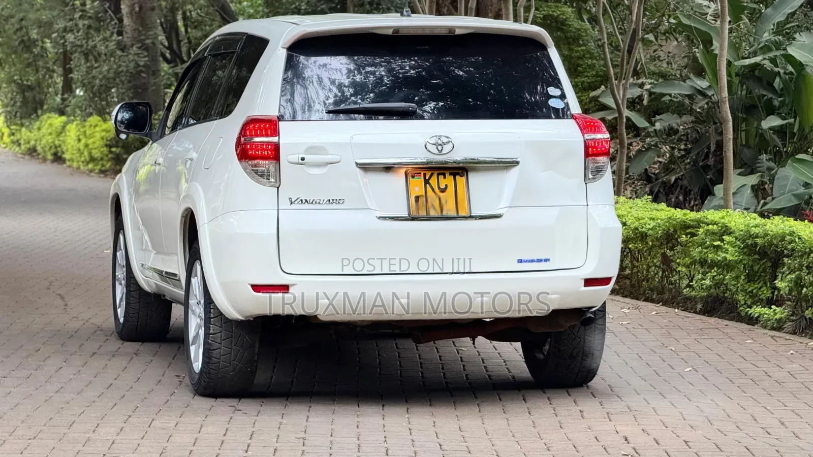 Toyota Vanguard 2012 White
