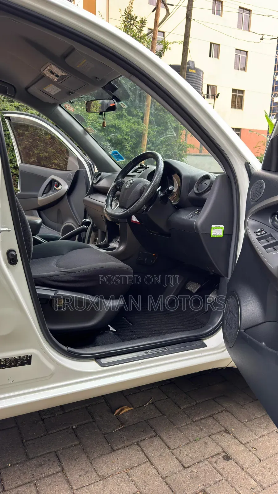 Toyota Vanguard 2012 White