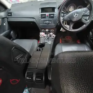 Mercedes-Benz C200 2012 Black