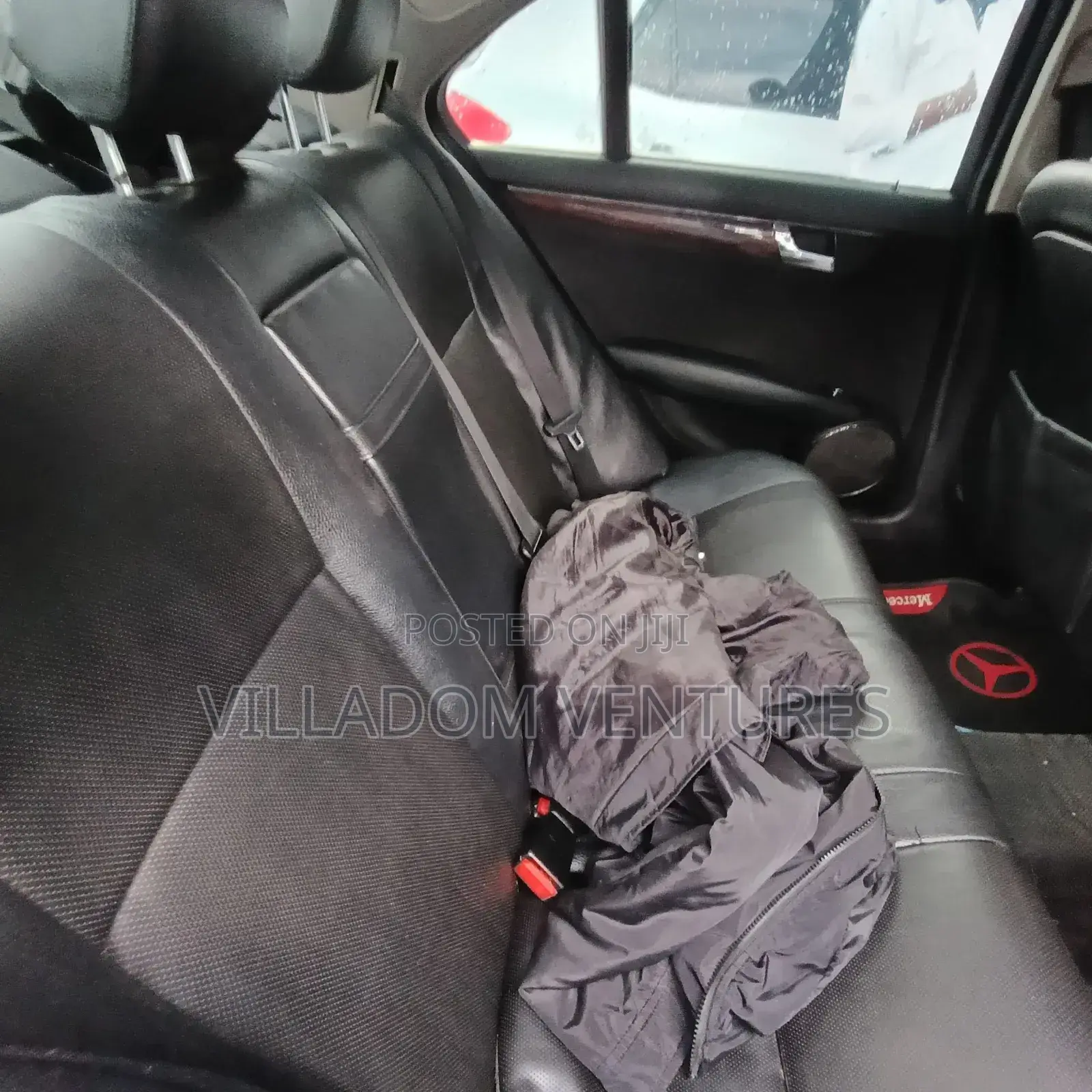 Mercedes-Benz C200 2012 Black