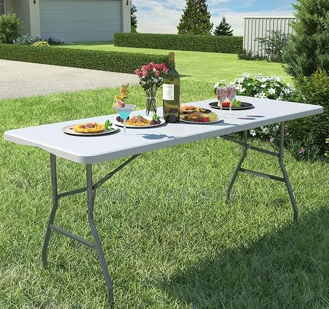 Party Table: Rectangular Foldable Plastic Event Table