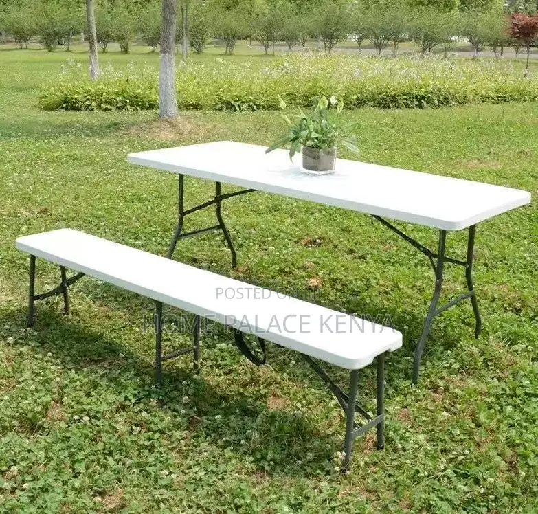 Party Table: Rectangular Foldable Plastic Event Table