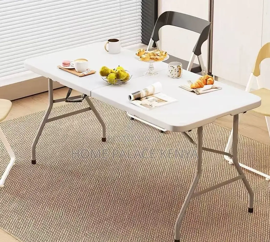 Party Table: Rectangular Foldable Plastic Event Table