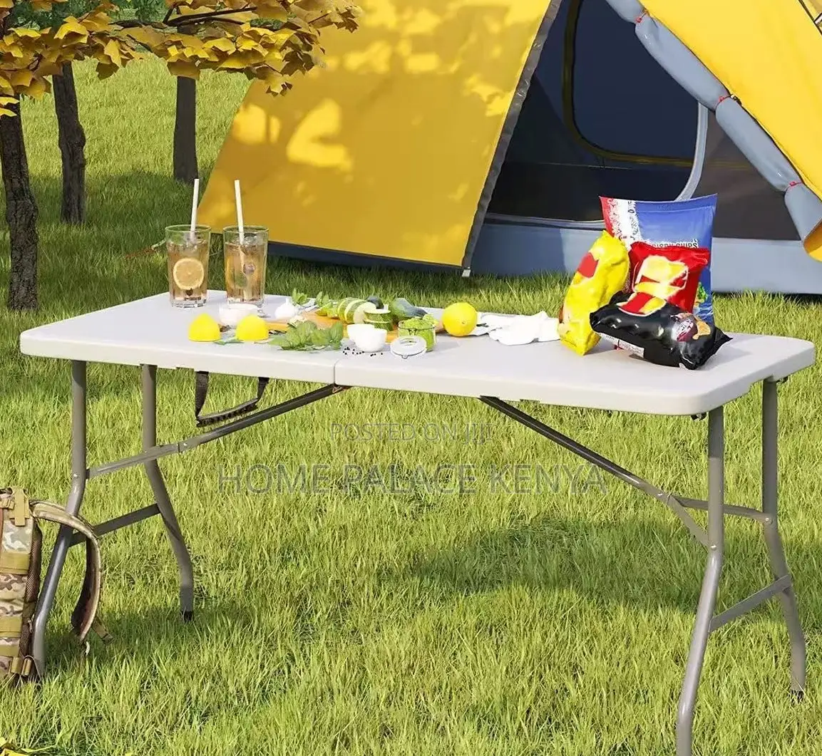 Party Table: Rectangular Foldable Plastic Event Table