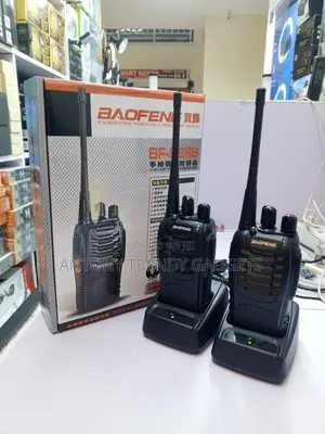 Baofeng Bf-888s Walkie Talkie Pair With Free Earpieces